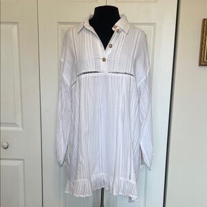 NWT LUMIERE WOMEN'S WHITE LONG SLEEVE TUMIC DRESS WITH BUTTON DETAILS. SIZE MED.